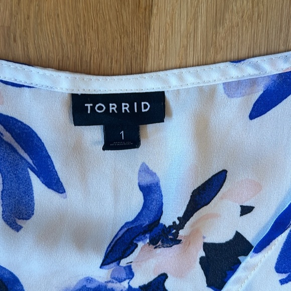 Torrid Georgette Peplum Blouse V Neck Flutter Sleeves Ivory & Blue Women Size 1X - Picture 2 of 12